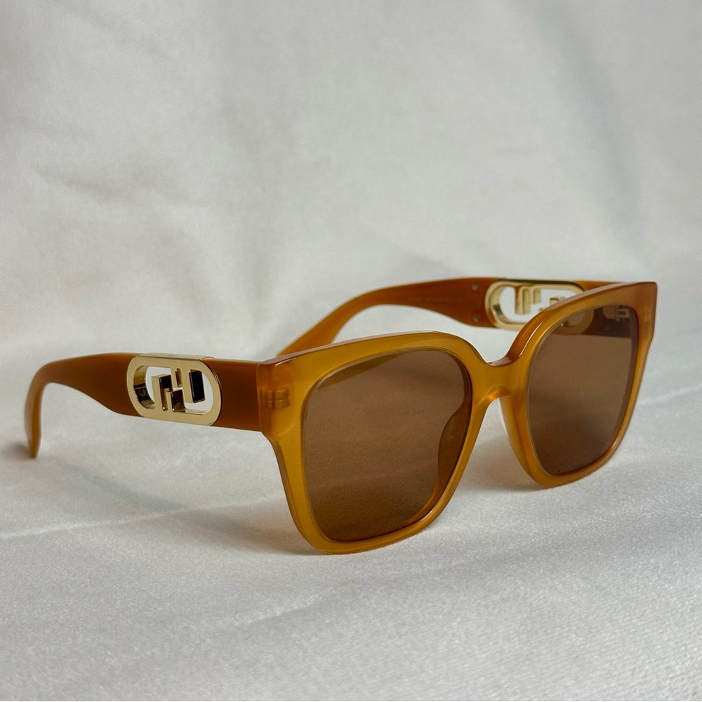 Fendi O'Lock FE40063I sunglasses